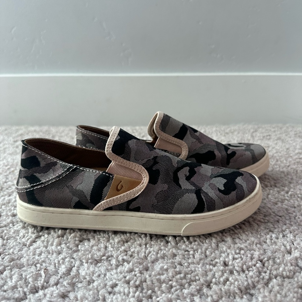OluKai Black and Gray Camouflage
Slip-On Sneakers